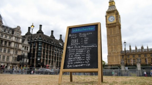 <p>
	Залозите за оставка на Джонсън се увеличават. Снимка: Chris J. Ratcliffe/Bloomberg</p>
