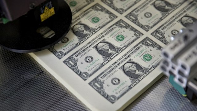Свръхразпродажбата на щатския долар