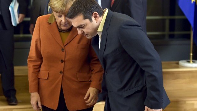 <p>
	Германският канцлер Ангела Меркел и гръцкият премиер Алексис Ципрас по време на извънредна среща на ЕС по бежанската криза. <em>Снимка: Ройтерс</em></p>
