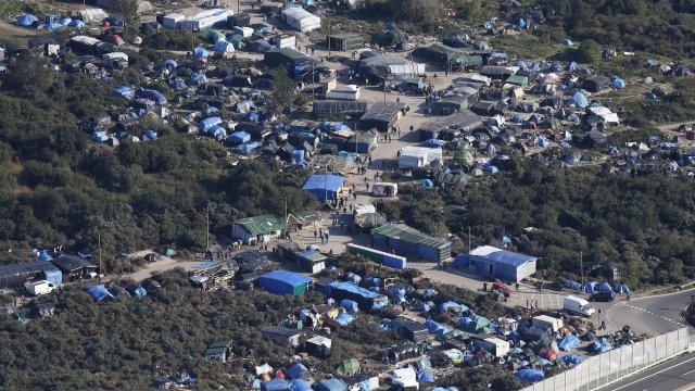 <p>
	&quot;Джунглата&quot; в Кале. <em>Снимка: Ройтерс</em></p>
