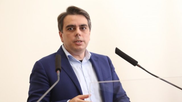 <p>
	Пресконференция на министър Асен Василев в Министерството на финансите на 5 юли. <em>Снимка: БГНЕС/БЛАГОЙ КИРИЛОВ&nbsp;</em></p>
