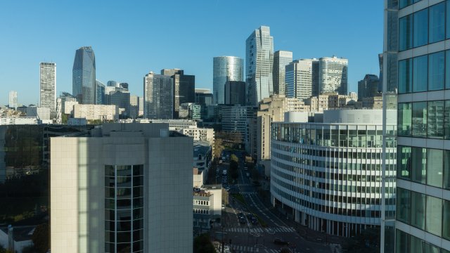 Офис сгради в бизнес квартала La Defense в Париж. Снимка: Nathan Laine/Bloomberg