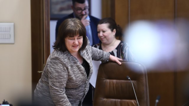 Служебния министър на финансите Росица Велкова на брифинг пред медиите. Снимка: БГНЕС/БЛАГОЙ КИРИЛОВ 