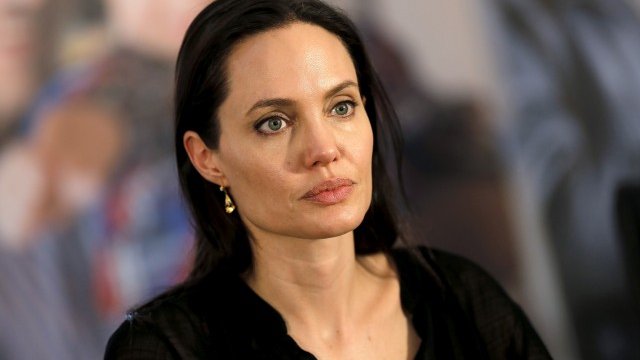 <p>
	<span style="font-size: 12px;">&nbsp;Анджелина Джоли. <em>Снимка: Ройтерс</em></span></p>
