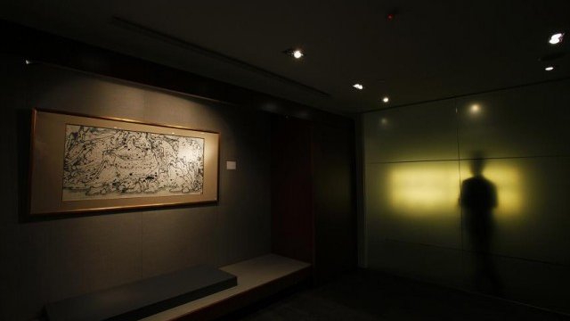 <p style="text-align: center; ">
	В Италия Sotheby&acute;s вече ще се концентрира само върху модерното изкуство. <em>Снимка: Ройтерс</em></p>
