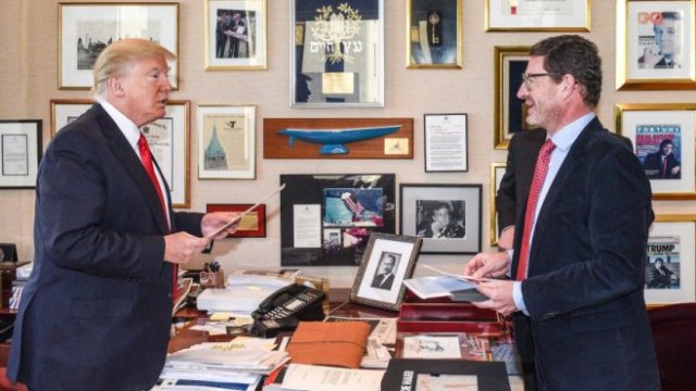 <p>
	<em>Тръмп и Кай Дикман. Снимка: Bild</em></p>
