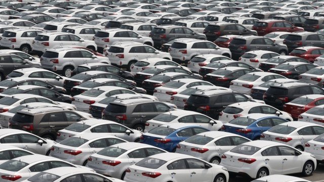 <p>
	Популярната корейска марка Hyundai бе една от най-сериозно засегнатите от спада в износа. <em>Снимка: Ройтерс</em></p>
