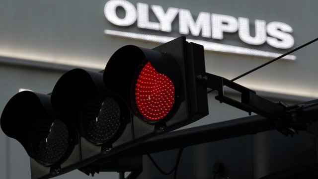 <p>
	Пред&nbsp;Olympus се задават тежки дни<em>. Снимка: Ройтерс</em></p>
