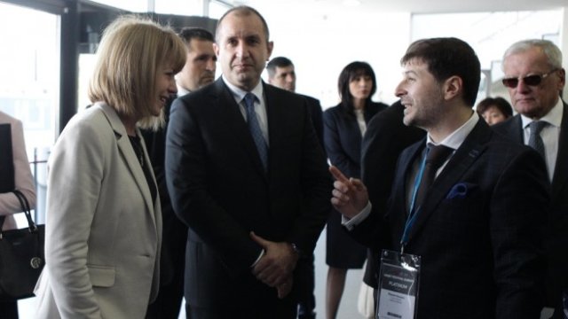 <p>
	Президентът Румен Радев участва в откриването на Webit.Festival за технологии, иновации и инвестиции в &quot;София тех парк&quot;. Гости на откриването бяха и президентът Росен Плевнелиев (2012-2017), кметът на София Йорданка Фандъкова, министри и дипломати. <em>Снимка:&nbsp;БТА</em></p>
