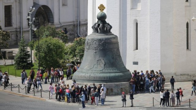 <p>
	Царската камбана в Кремъл. <em>Снимка: Bloomberg</em></p>
