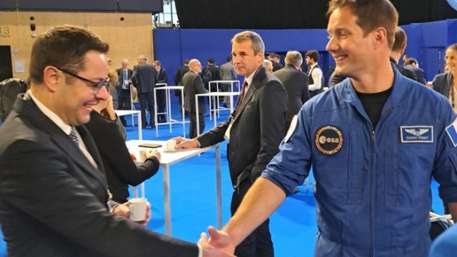 Александър Пулев (вляво) и Тома Песке, френски аерокосмически инженер. Снимка: МИР