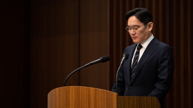 <p>
	Лий Дзие Юн. <em>Снимка:&nbsp;SeongJoon Cho/Bloomberg</em></p>
