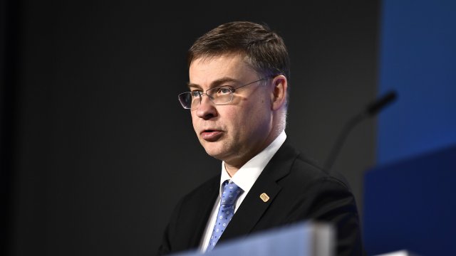 Заместник-председателят на ЕК Валдис Домбровскис. Снимка: EPA/БГНЕС