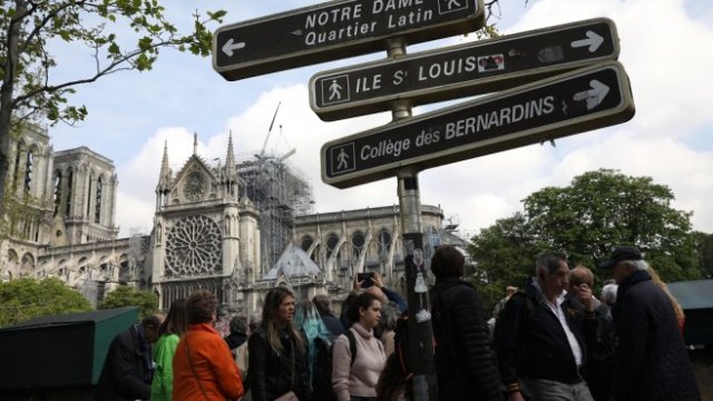 <p>
	13 милиона посетители идват в Нотр Дам годишно. <em>Снимка: Getty Images News</em></p>
