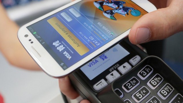 <p>
	Visa залага и на безконтактните плащания. Според компанията за 2013 г. се очаква четирикратно увеличение на броя безконтактни карти. <em>Снимка:&nbsp;Visa</em></p>
