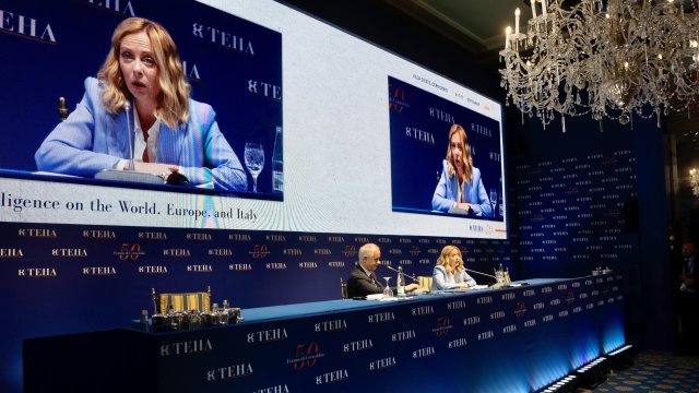 Италианският премиер Джорджа Мелони говори на форума "Амброзети". Снимка: EPA/БГНЕС