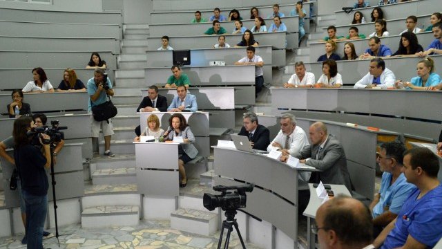 <p>
	Момент от телеконферентната връзка. <em>Снимка: Виваком</em></p>
