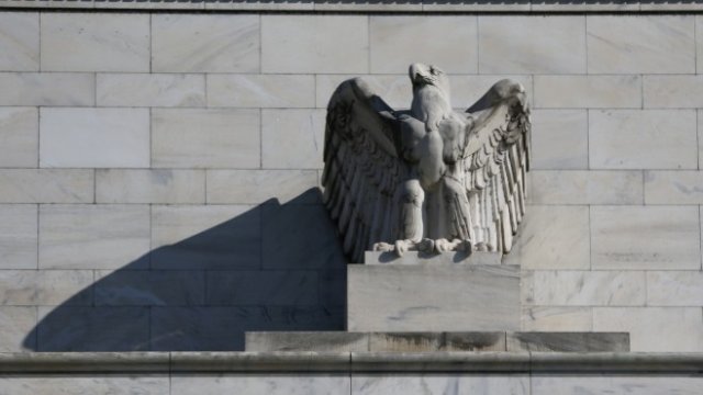 Oxford Economics очаква още едно намаление на лихвите от Фед