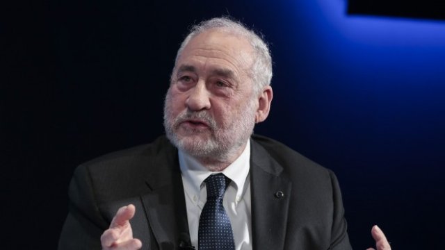 Стиглиц: Заплатите в САЩ са като преди 65 години	