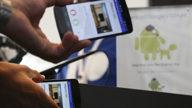 <p>
	Android владее огромна част от мобилния пазар. <em>Снимка: архив Ройтерс</em></p>
