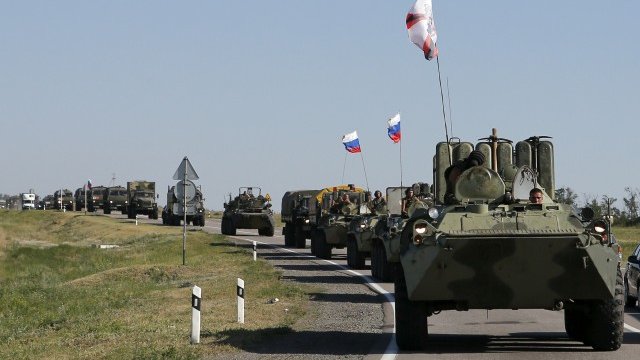 <p>
	Руските военни учения в близост до границата с Украйна продължават. <em>Снимка: Ройтерс</em></p>
