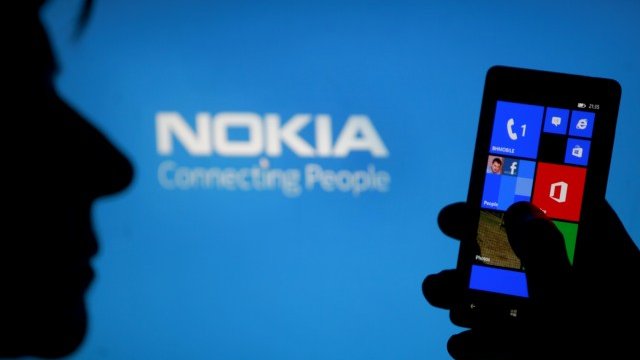 <p>
	Nokia вече &quot;ще свързва хората&quot; с помощта на&nbsp;Windows Phone. <em>Снимка: Ройтерс</em></p>
