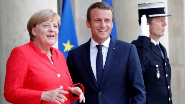 <p>
	<em>Ангела Меркел и Еманюел Макрон. Снимка: Ройтерс</em></p>
