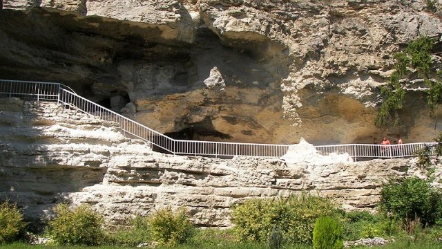 <p>
	Посетителите на Аладжа Манастир вече може да се възползват от услугите на мултимедийния туристически гид. <em>Снимки: WikiMedia,<a href="http://creativecommons.org/" target="_blank"> Лиценз: Creative Commons</a></em></p>
