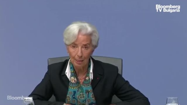 Кристин Лагард вижда риск от забавяне, но по-малък