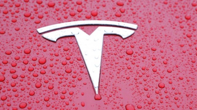 Tesla подобри очакванията за продажби през първото тримесечие