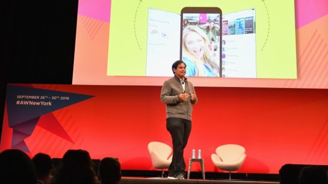 <p>
	Имран Кан по време на представяне на Snapchat в рамките на Hall Advertising Week в Ню Йорк. <em>Снимка: Getty Images News</em></p>
