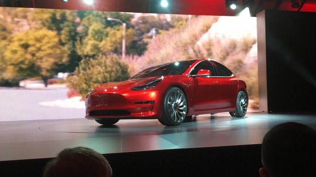 <p>
	Представянето на Model 3. <em>Снимка: Ройтерс</em></p>
