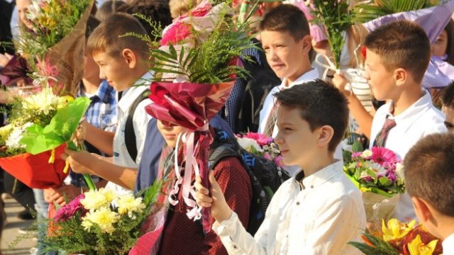 <p>
	<em>Ученици в Монтана. Снимка: БТА</em></p>
