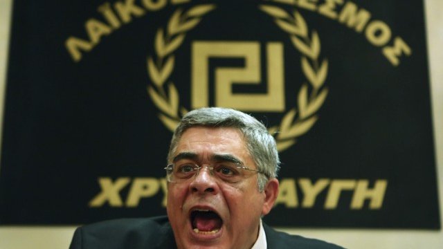 <p>
	Лидерът на крайнодясната партия Златна зора, която за първи път влезе в гръцкия парламент, Николаос Михалолиакос: &quot;Дойдох, видях, победих! Всички нелегални имигранти вън! Вън от моята страна, вън от дома ми!&quot; <em>Снимка: Ройтерс</em></p>
