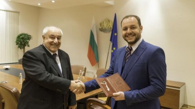 <p>
	<em>Министърът на околната среда и водите Борислав Сандов встъпи в длъжност, като пое на 13 декемрви поста от служебния министър Асен Личев. Снимка: МОСВ</em></p>
