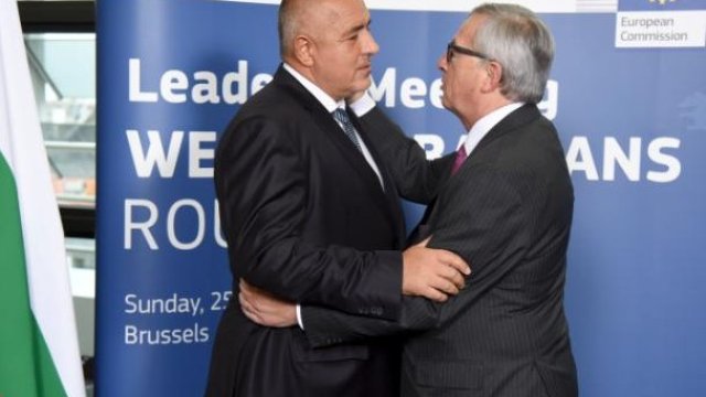 <p>
	Премиерът Борисов и президентът на ЕК Жан-Клод Юнкер (вдясно). <em>Снимка: МС</em></p>
