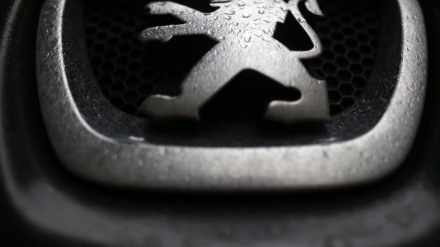 <p>
	Говорител на Peugeot обясни, че синдикатите организират стачки всеки месец. Снимка: Ройтерс</p>
