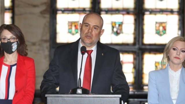 <p>
	Главният прокурор Иван Гешев и говорителката на прокуратурата Сийка Милева (вдясно). <em>Снимка: Димитър Кьосемарлиев, Investor Media Group</em></p>
