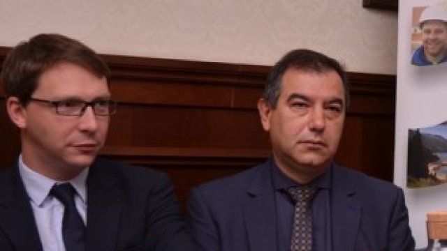 <p>
	От ляво надясно: Арно Валто, Васил Тренев, Станислав Станев и Петьо Василев.<em>Снимка: &quot;Софийска вода&quot;</em></p>
