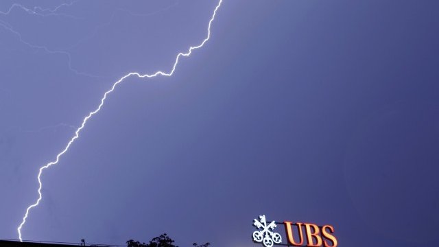 <p style="text-align: center; ">
	Облаците над UBS се сгъстяват. <em>Снимка: Ройтерс</em></p>
