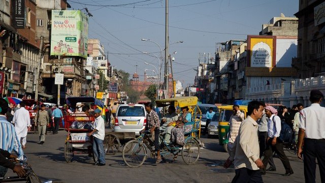 <p>
	<em>Улица в старата част на Делхи, Индия. Снимка: rachel in wonderland, лиценз: <strong><a href="http://creativecommons.org/licenses/by-sa/2.0/" target="_blank">CreativeCommons</a></strong></em></p>
