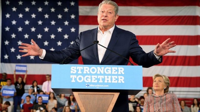 <p>
	Ал Гор на предизборен митинг на&nbsp;Хилари Клинтън в Маями, Флорида.&nbsp;<em>Снимка: Ройтерс&nbsp;</em></p>
