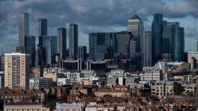 Растящите лихви по ипотечните кредити сгъстяват облаците над британския имотен сектор. Снимка: Bloomberg LP