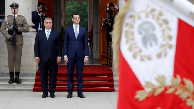 <p>
	Премиерите на Полша и Унгария. <em>Снимка: Архив Ройтерс</em></p>
