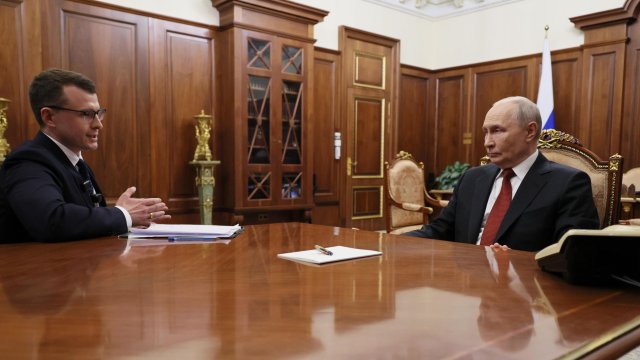 Руският президент Владимир Путин (вдясно) по време на интервюто с Павел Зарубин. Снимка: EPA/MIKHAIL METZE/SPUTNIK/KREMLIN