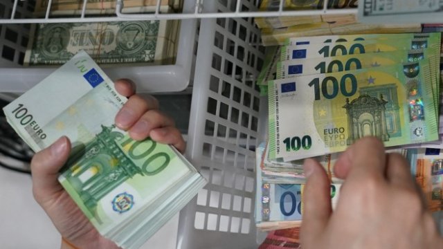 Какво ще се случи при паритет евро-долар	