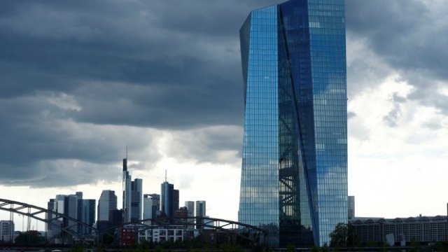 <p>
	Сградата на Европейската централна банка. <em>Снимка: Архив Ройтерс</em></p>
