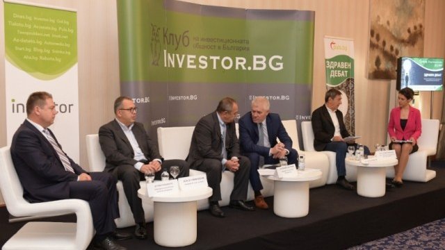 <p>
	Участниците в първи панел на Здравен дебат.&nbsp;<em>Снимка: Investor.bg</em></p>

