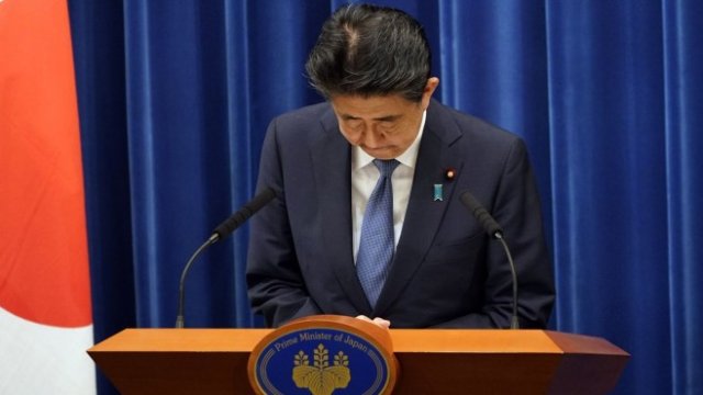 <p>
	Шиндзо Абе. <em>Снимка:&nbsp;Franck Robichon/EPA/Bloomberg</em></p>
