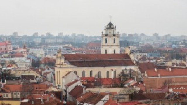 <p>
	Изглед от Вилнюс.&nbsp;<em>Снимка: Peter Kollanyi/Bloomberg</em></p>
